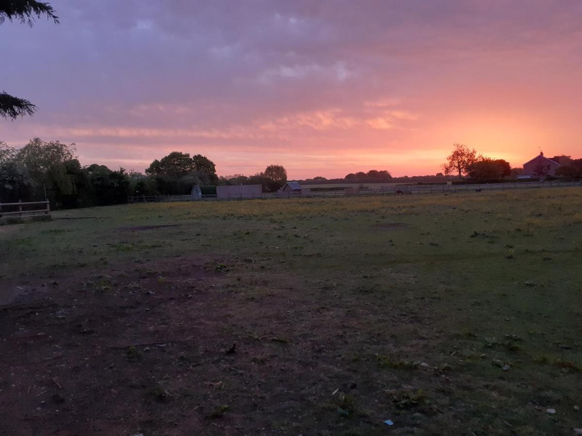 Glamping In Wiltshire The Green Knoll Is A Charm 奇彭纳姆 外观 照片